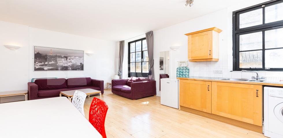 			WAREHOUSE CONVERSION, 2 Bedroom, 1 bath, 1 reception Apartment			 Crawford Passage EC1R, FARRINGDON / HOLBORN